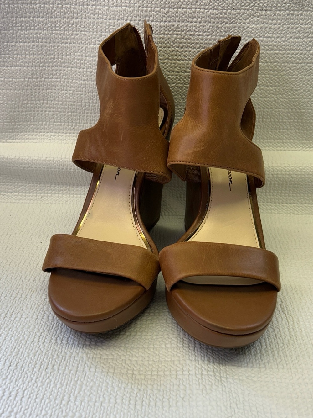 Jessica Simpson "Jinxxi" brown platform strappy wedge sandals. Size 8.5 M